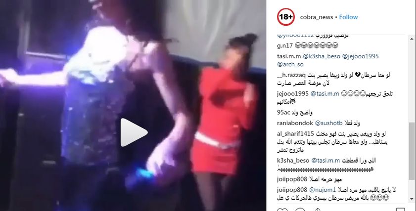 موقف محرج لفتاه ترقص في فرح.. طار سيليكون صدرها