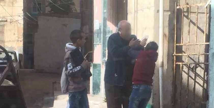 أم الطفل المعتدى عليه من صاحب محل عصافير: مش هسيب حق ابني