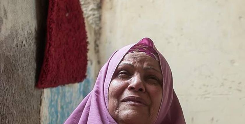 بالصور| جلسة تصوير  توضح عقوق الوالدين .. والمصور: