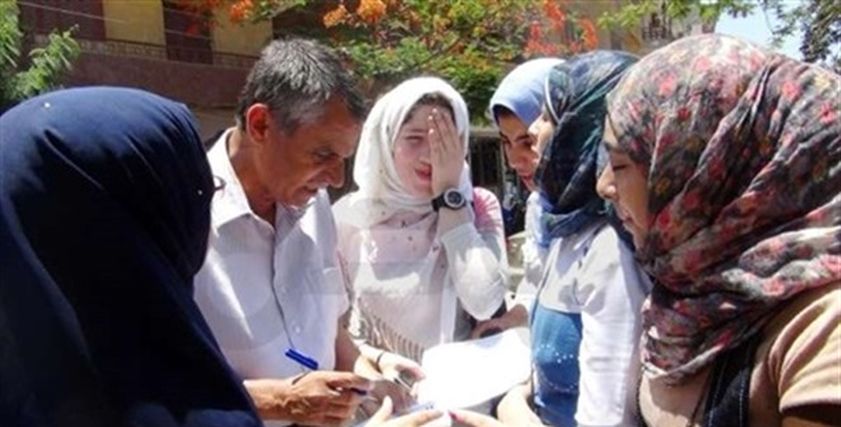 طالبات الشعبة العلمية عقب امتحان الثانوية العامة..