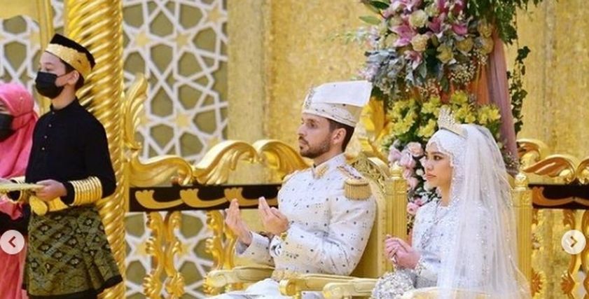 ملابس مزينة بالألماس وقاعة مطلية ذهب.. حفل زفاف أسطوري لابنة السلطان حسن