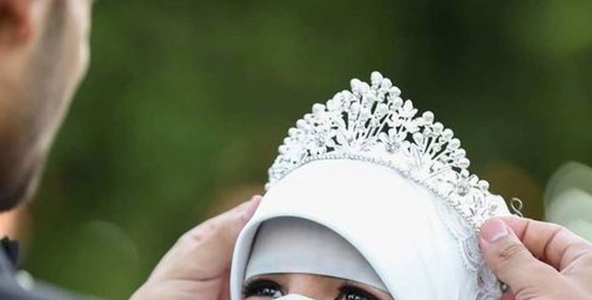 عروس منتقبة