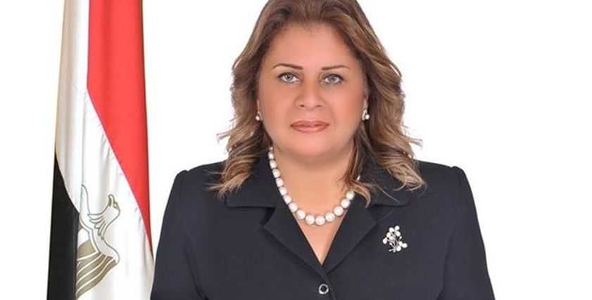 النائبة منى منير