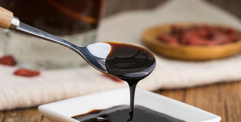 العسل والليمون لعلاج التهاب الحلق