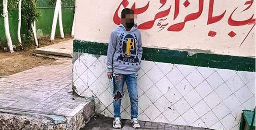 منع طالب من دخول الامتحان ببنطلون مقطع