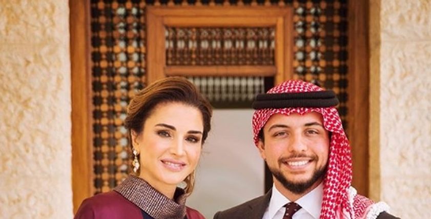 الأمير حسين يعايد والدته الملكة رانيا في عيد ميلادها: