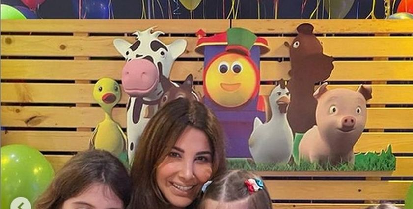 نانسي عجرم وبناتها