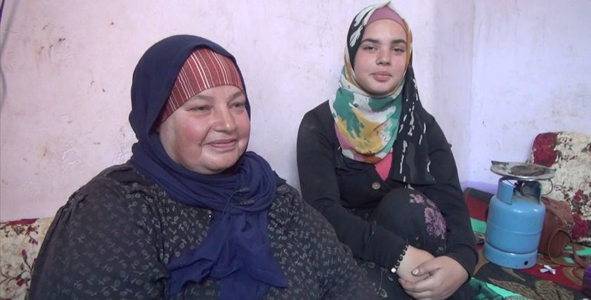 السيدة صباح وإحدى ابنتيها