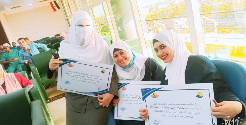 هالة وزميلاتها الممرضات