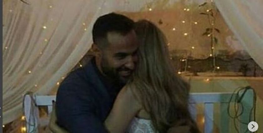 صور جديدة لأحمد فهمي  وهو يحتضن هنا الزاهد والأخيرة تقبله