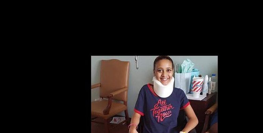 فتاة  مراهقة تتعرض لحادث