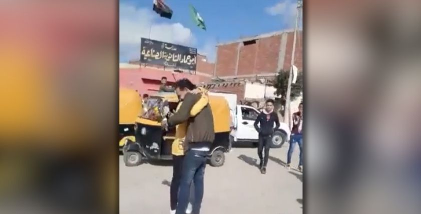 صورة.. من مقطع الفيديو