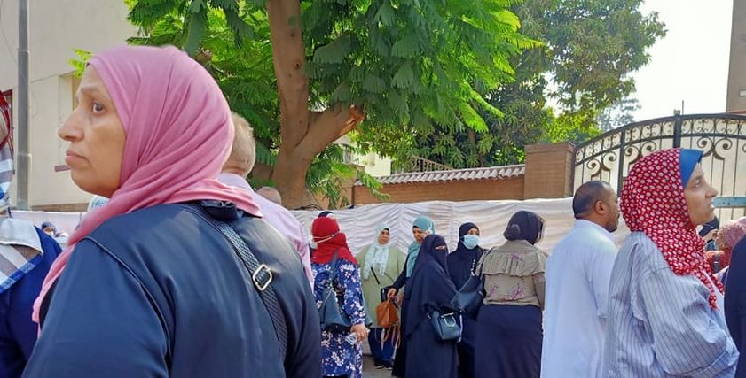 الأمهات أمام لجان الثانوية العامة