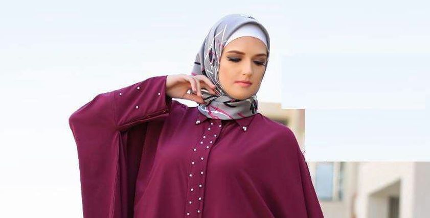 موضة ربيع 2018 بألوان قوس قزح ومرصعة بالورد والفراشات