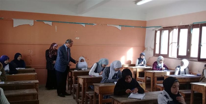 أولياء أمور وطلاب الصف الأول الثانوي عن امتحان الرياضيات اليوم: