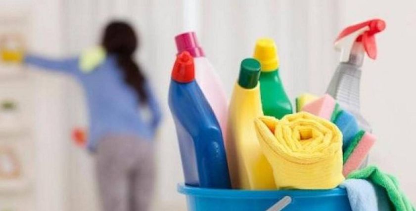 طبيب يحذر ربات المنازل من استخدام المنظفات الخام ومياه النار:
