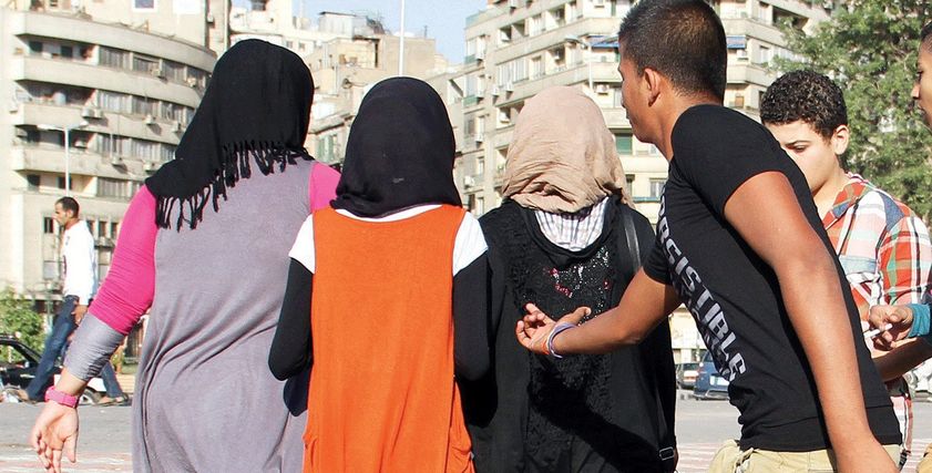 تحرش جنسي بفتيات في الشارع