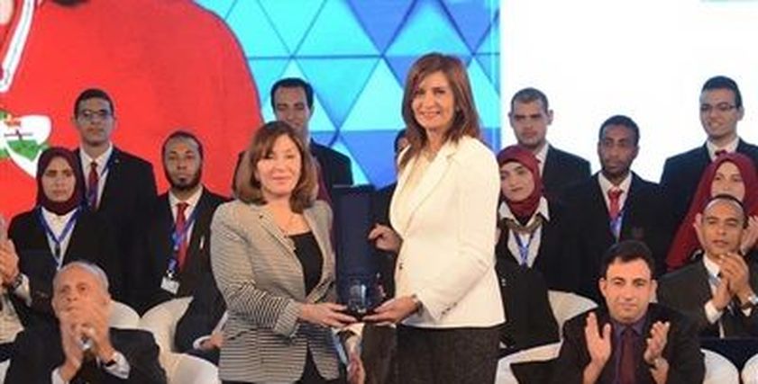 حصول الدكتورة هدى المراغي على وسام كندا