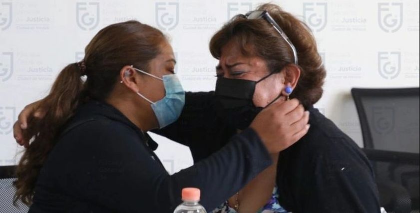لحظة لقاء الأم بابنتها بعد أعوام طويلة