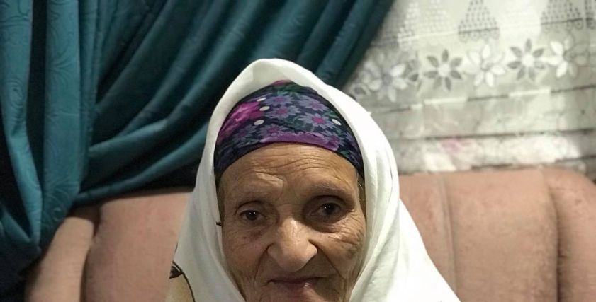 الجدة المسنة