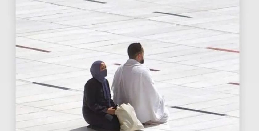 الفتاة وأخوها من ألمسجد الحرام