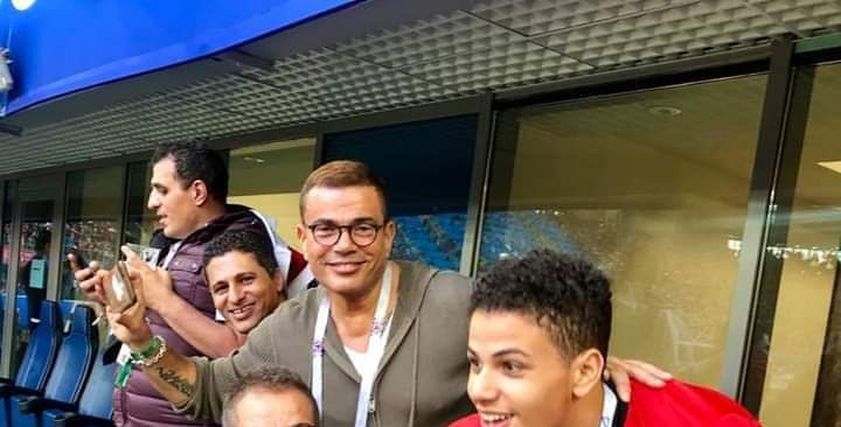 بدون دينا الشربيني.. عمرو دياب ب