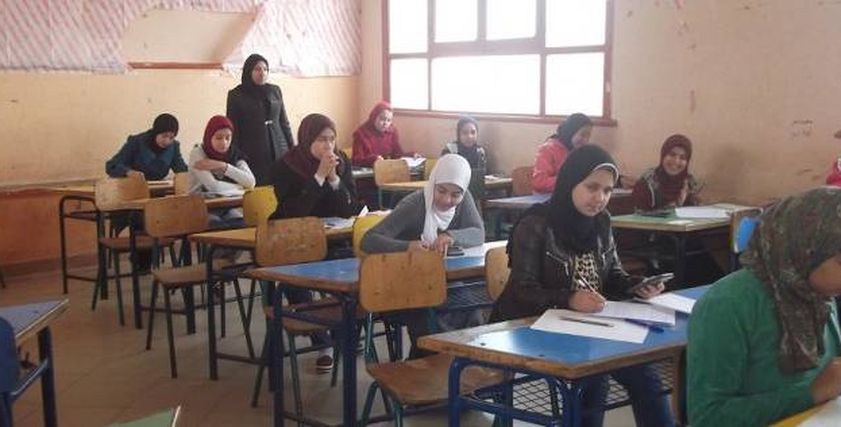 أولياء أمور وطلاب الصف الأول الثانوي عن امتحان الفلسفة اليوم: