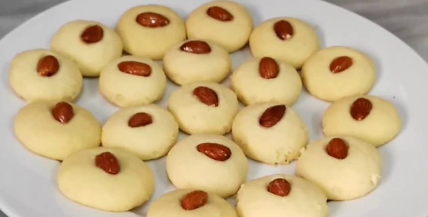 الغريبة الناعمة بالكوب