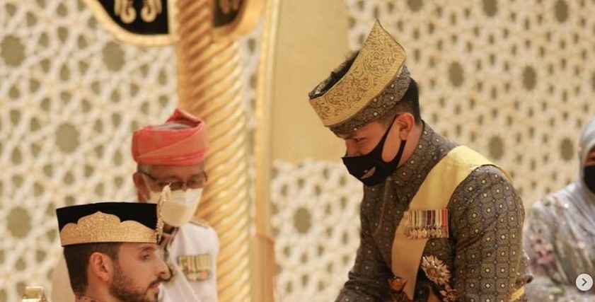 ملابس مزينة بالألماس وقاعة مطلية ذهب.. حفل زفاف أسطوري لابنة السلطان حسن