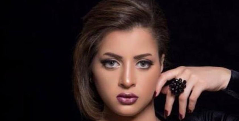 منى فاروق