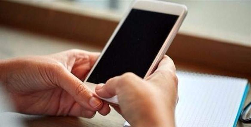 تعرف على اضرار استخدام الهاتف على الأصابع