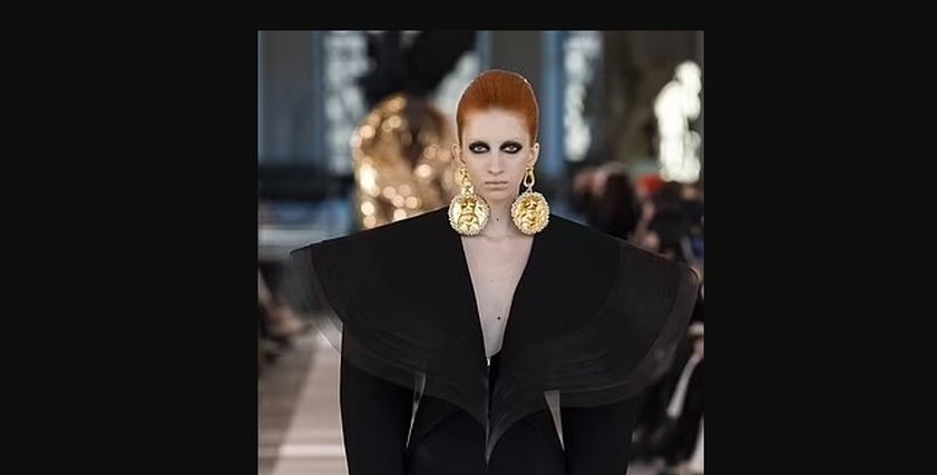 قطع مميزة وفريد في عرض أزياء ضمن أسبوع موضة باريس بتوقيع Schiaparelli