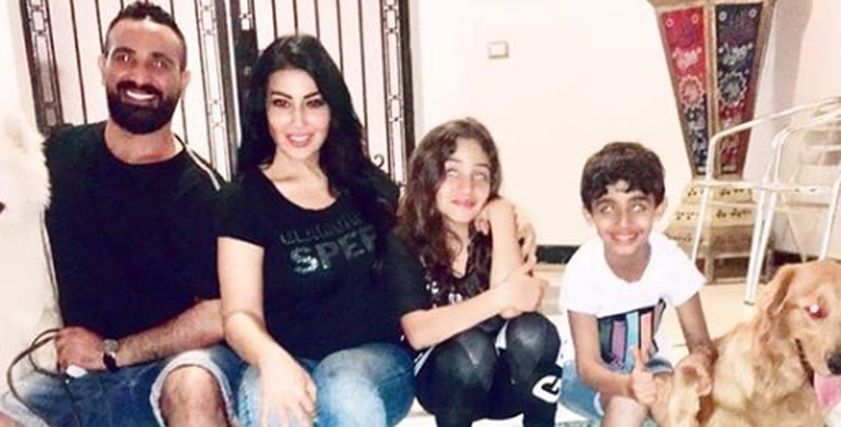 أحمد سعد وأبناءه مع سمية الخشاب