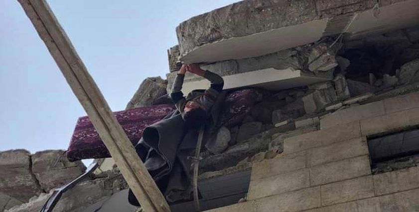 إنقاذ الطفل العالق في زلزال سوريا