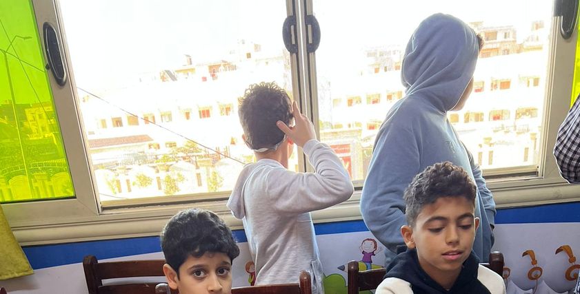 الأطفال في ورشة النجارة