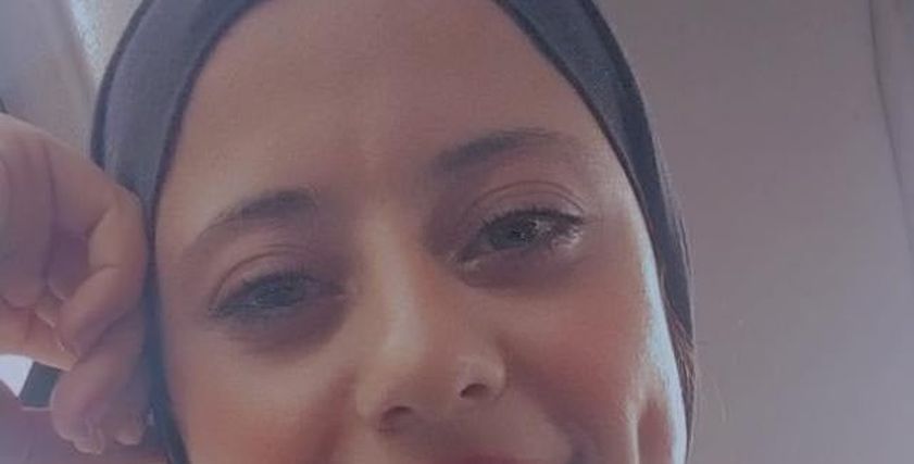 الفتاة صاحبة البوست