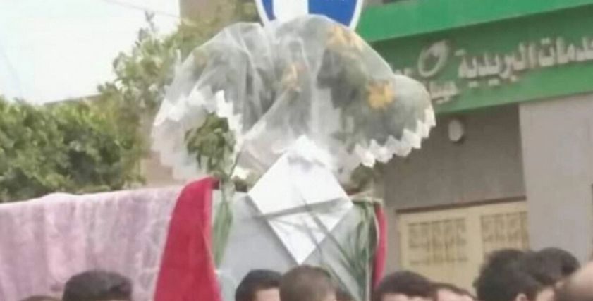 نعش عروس ههيا مزين بالطرحة والورود