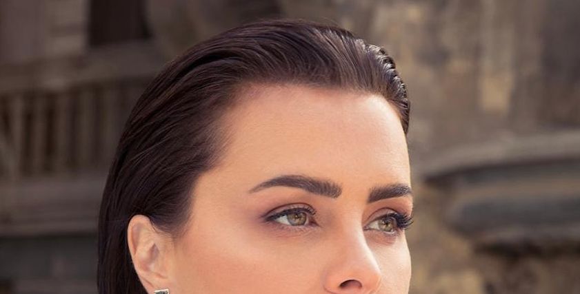 الفنانة نور
