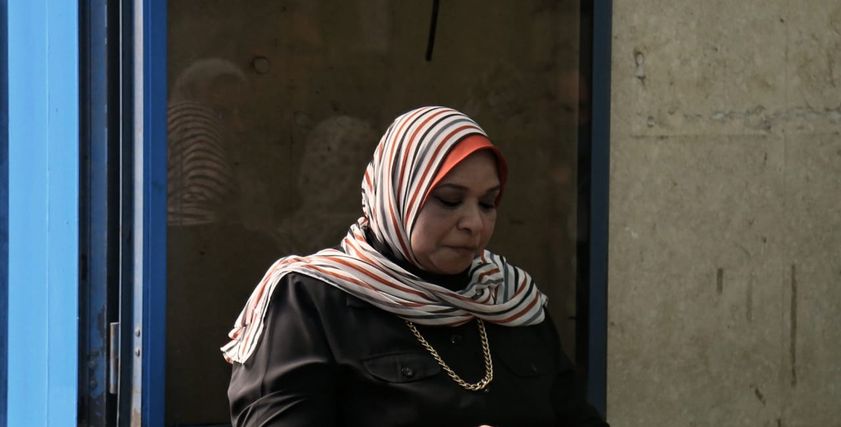 مواطنة أثناء صرف المعاش..