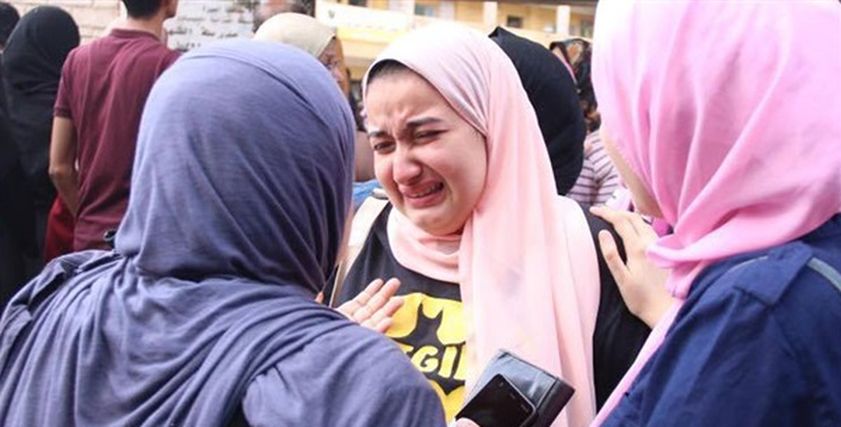 بالصور| طلبات تسخرن من جمع