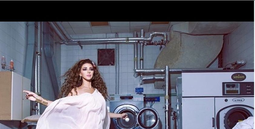 ميريام فارس مع الغسالات