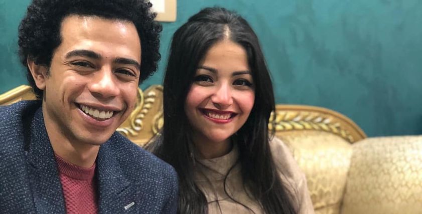 أحمد سلطان وعروسه خلال حفل الخطوبة