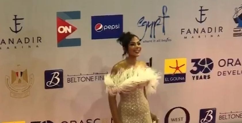 منى ذكي