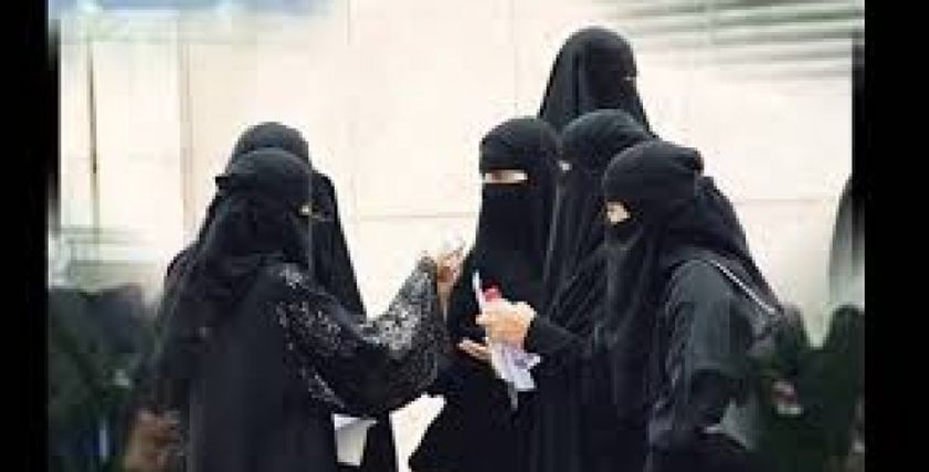 تونس تحظر النقاب