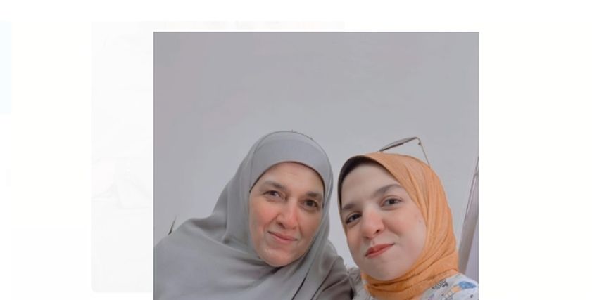 نسمة يحيى ووالدتها