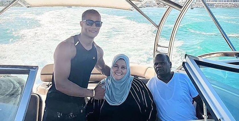 محمد رمضان ووالدته ووالده
