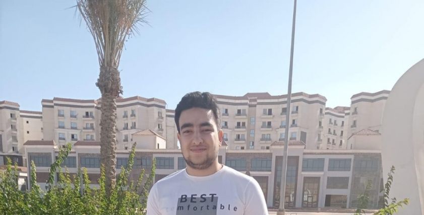 الطالب زياد محمد سعد حماد الحاصل على المركز الأول مكرر في الثانوية العامة