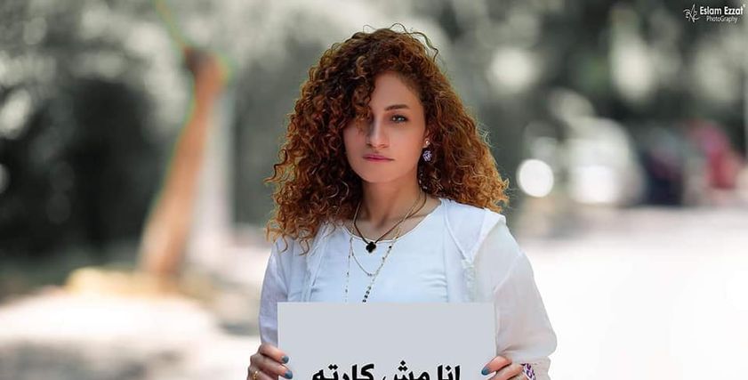 كواليس جلسة تصوير لمواجه  التنمر ضد الشعر الكيرلي