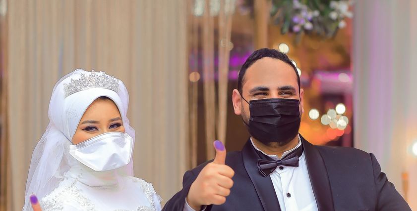 عروسان الكمامة