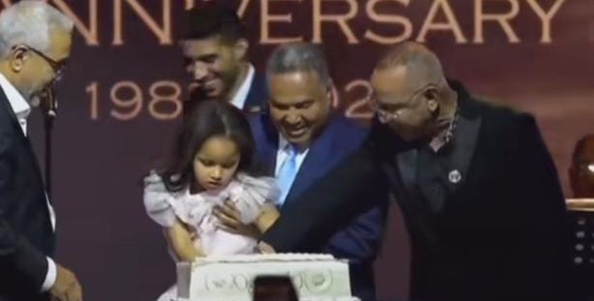 الفنان محمد عبده وابنته العنود